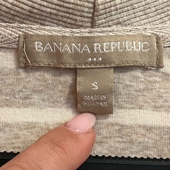 #124 BANANA REPUBLIC BEIGE AND WHITE STRIPED PULLOVER WITH POCKETS SMALL - Picture 3 of 4